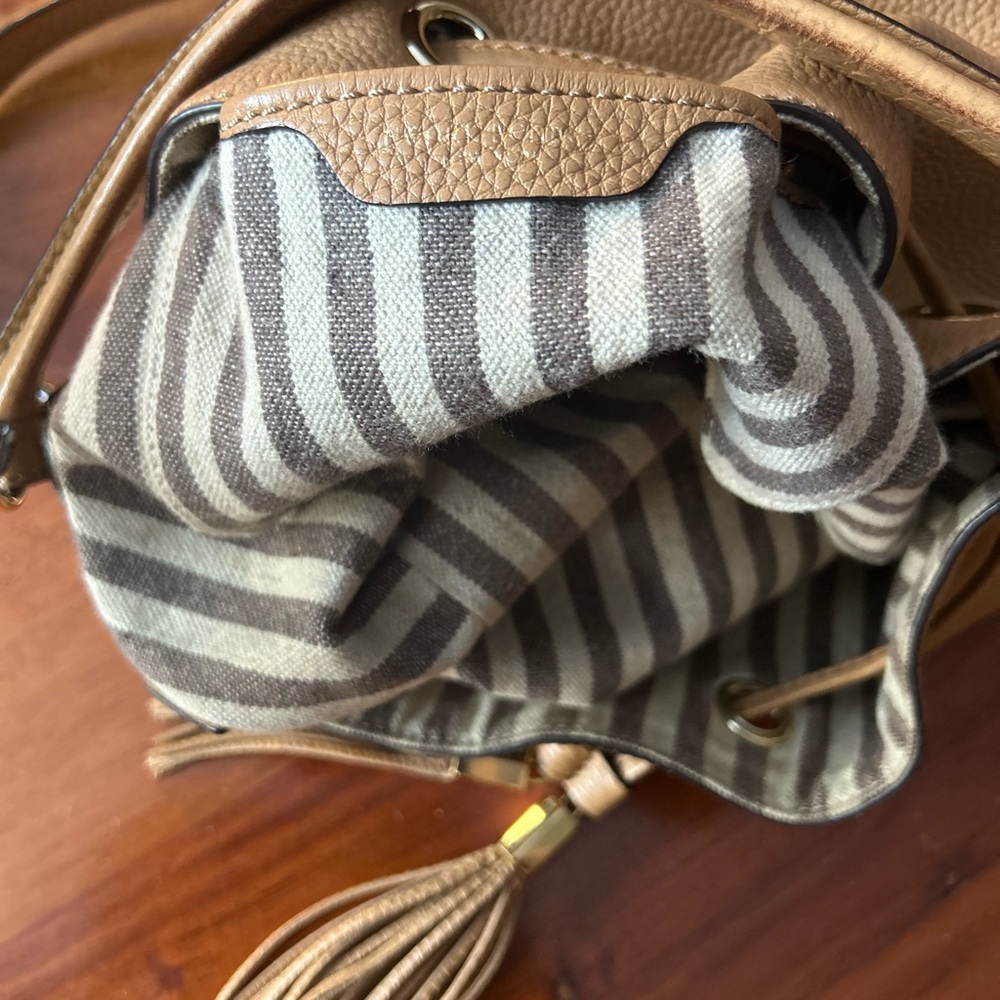 Henri Bendel Vintage Tan Leather Two Way Bucket Bag Striped Interior in EUC - Picture 9 of 11